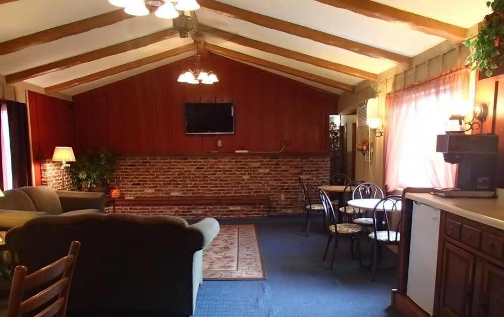 Carlin Villa Motel Carlinville Exteriör bild